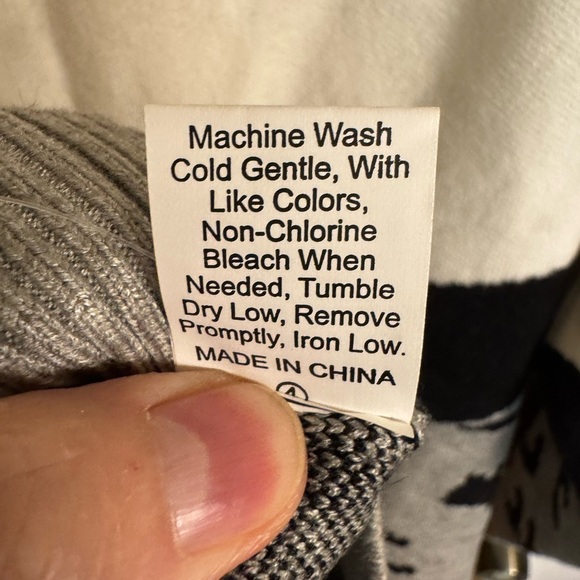 New with tags, ladies crewneck colorblock sweater size XL by prettygarden - Picture 4 of 10